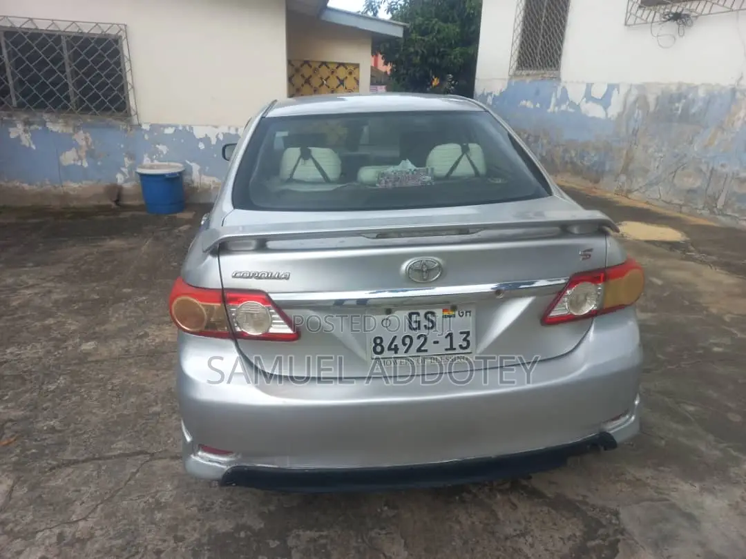Toyota Corolla 2012 Silver
