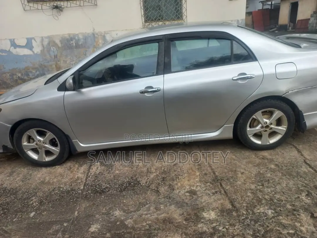 Toyota Corolla 2012 Silver