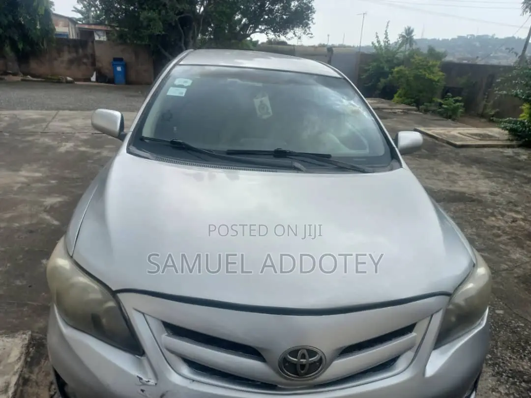 Toyota Corolla 2012 Silver