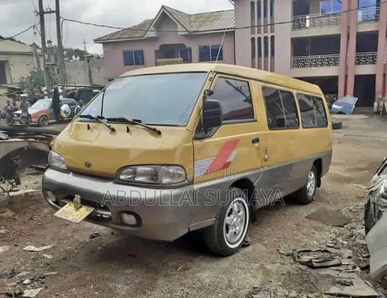 Hyundai H-100 1988 Yellow