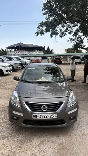 Nissan Versa 1.6 SL 4dr Sedan (1.6L 4cyl CVT) 2014 Gray