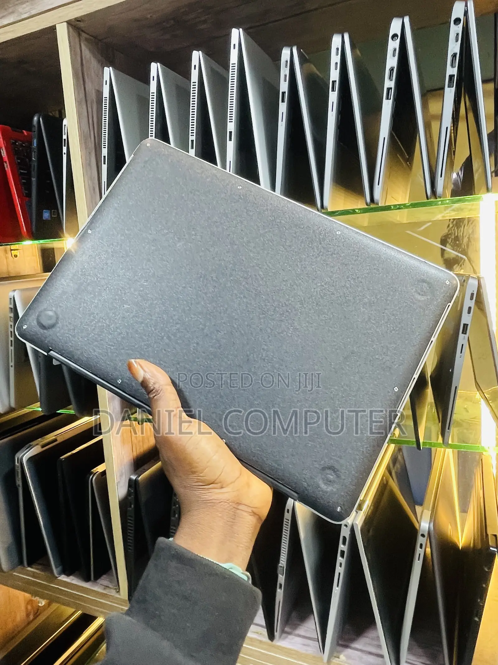 Laptop Apple MacBook Pro 2015 8GB Intel Core i5 SSD 512GB
