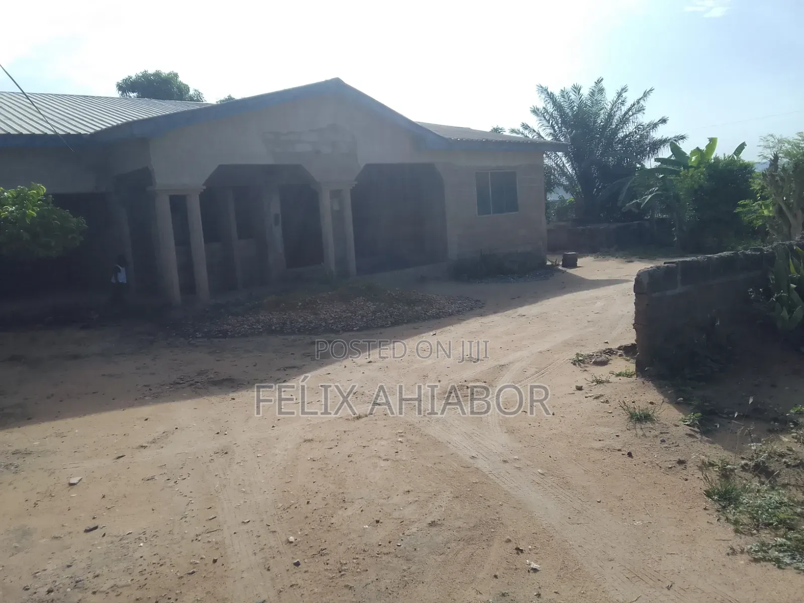 5bdrm House in Ngleshie Amanfro for sale
