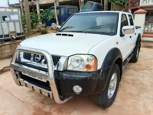 Nissan Hardbody 2010 White