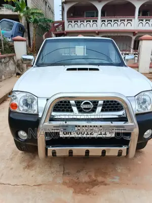 Nissan Hardbody 2010 White