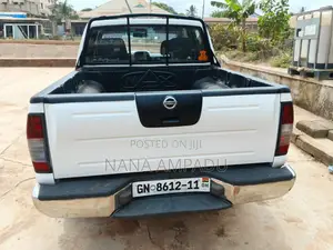 Nissan Hardbody 2010 White