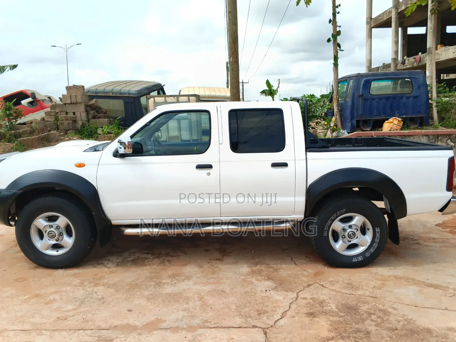Nissan Hardbody 2010 White