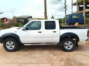 Nissan Hardbody 2010 White