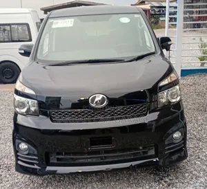 Toyota Voxy 2013 Black