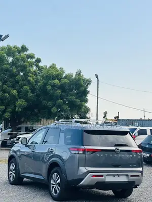 Nissan Pathfinder SL 2022 Gray