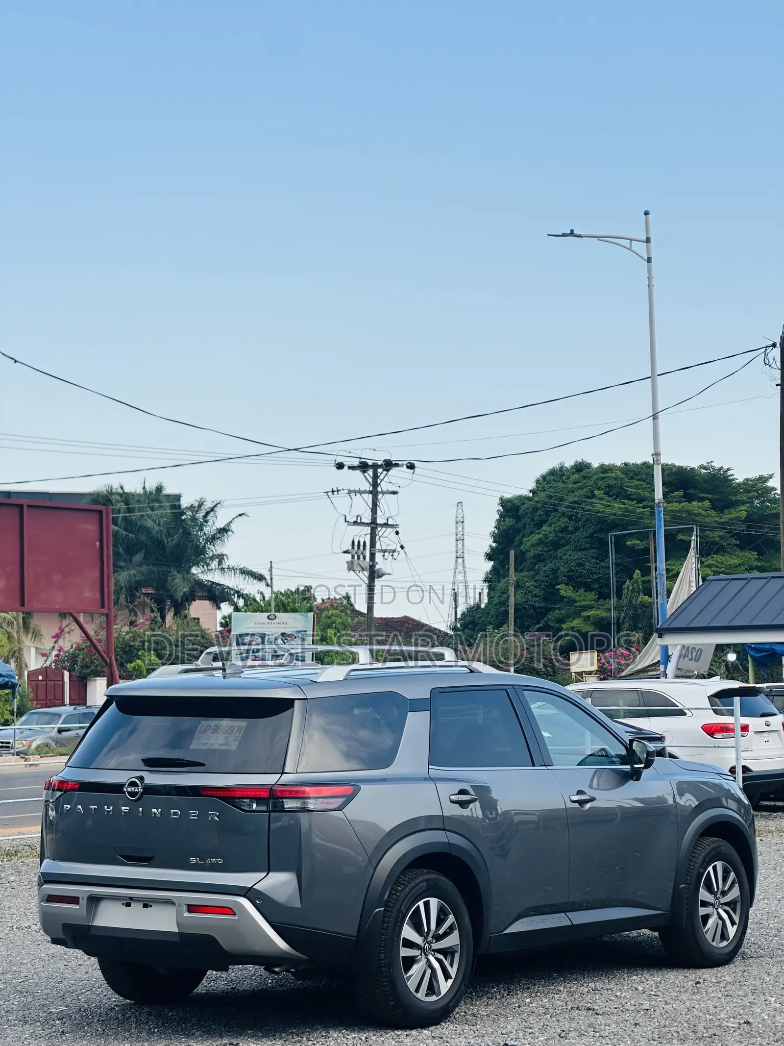 Nissan Pathfinder SL 2022 Gray