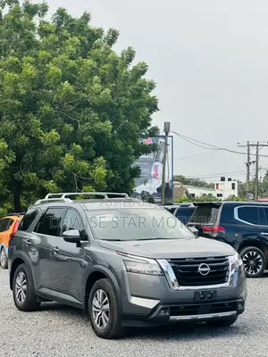 Nissan Pathfinder SL 2022 Gray