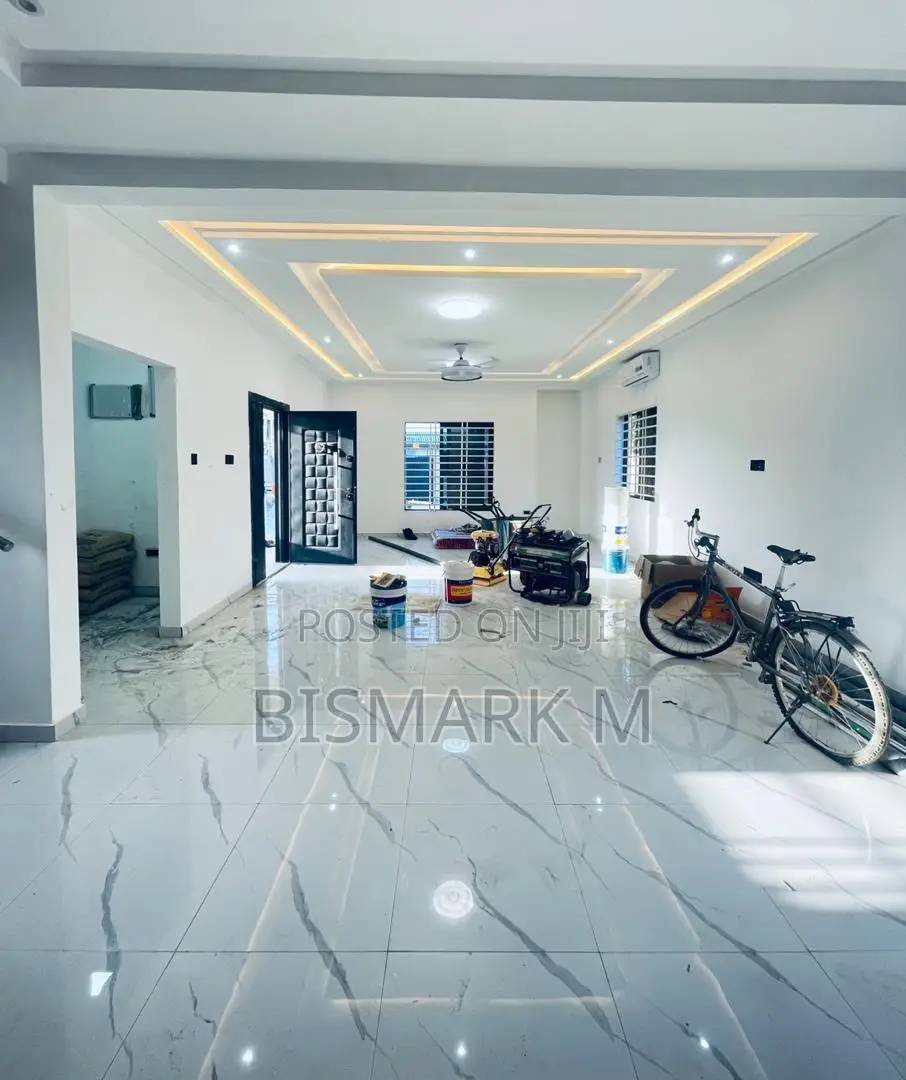 4bdrm House in Lakeside Estate., Ashaley Botwe for sale