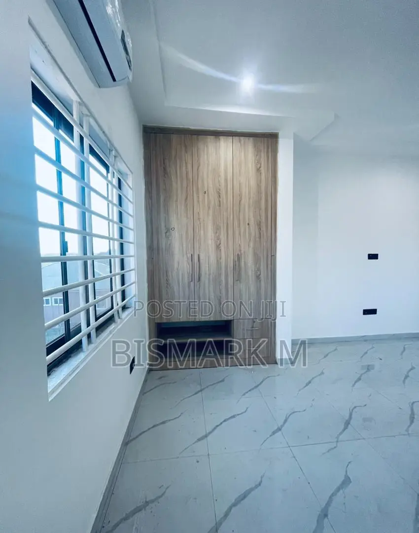 4bdrm House in Lakeside Estate., Ashaley Botwe for sale