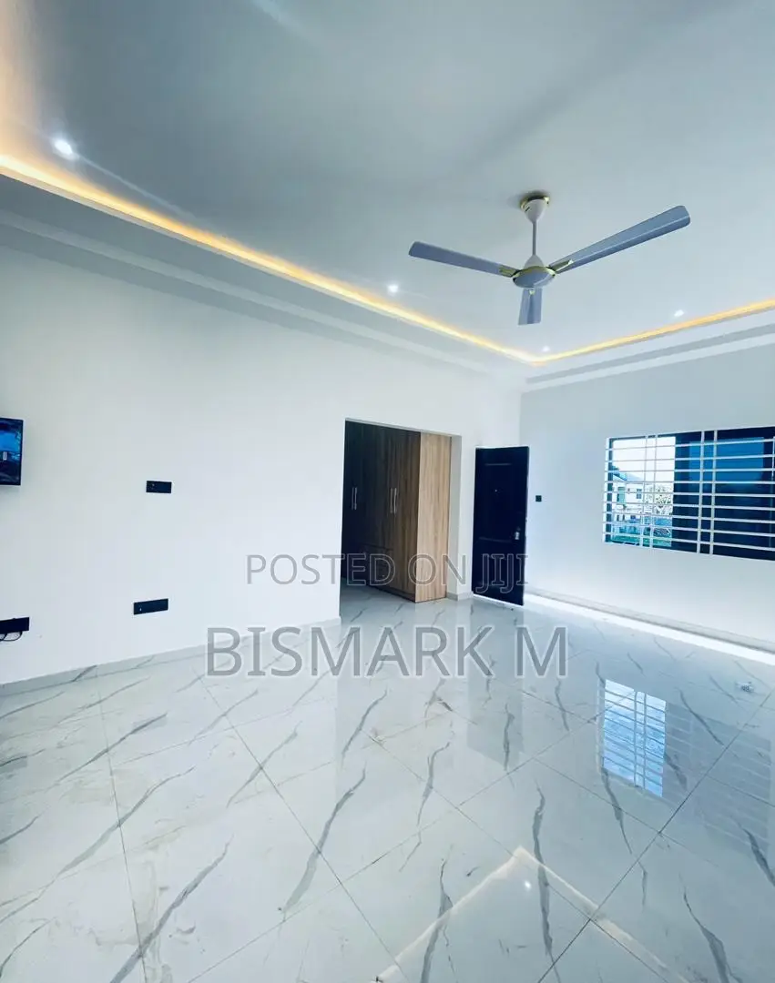 4bdrm House in Lakeside Estate., Ashaley Botwe for sale