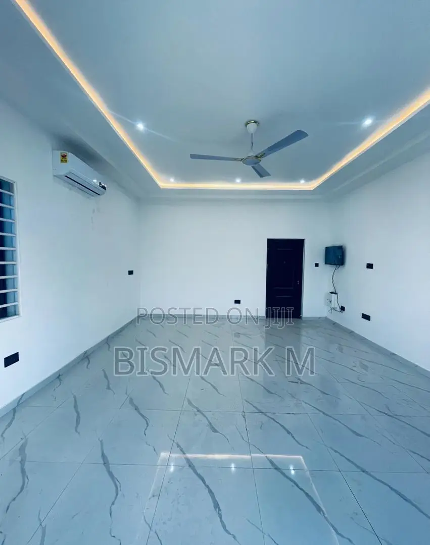 4bdrm House in Lakeside Estate., Ashaley Botwe for sale