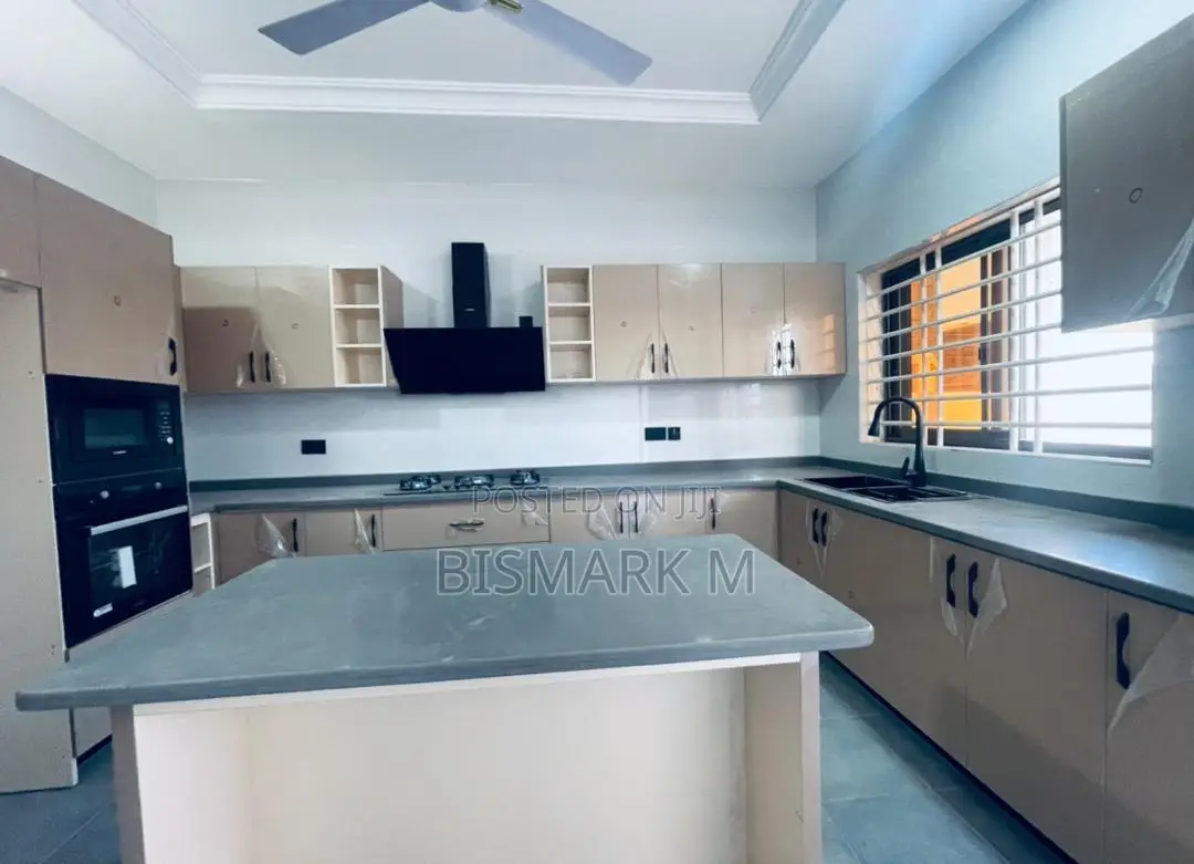 4bdrm House in Lakeside Estate., Ashaley Botwe for sale