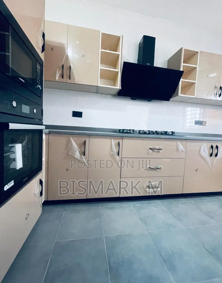 4bdrm House in Lakeside Estate., Ashaley Botwe for sale