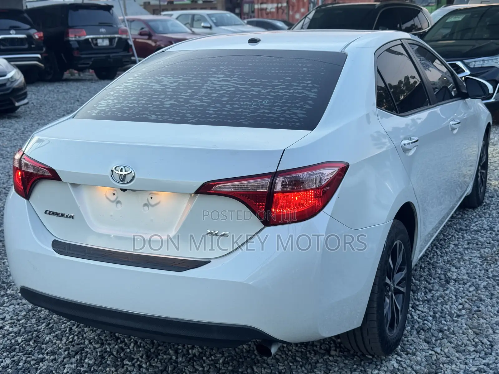 Toyota Corolla XLE (1.8L 4cyl 2A) 2018 White