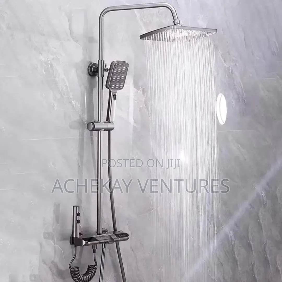 Piano Shower Lee Display