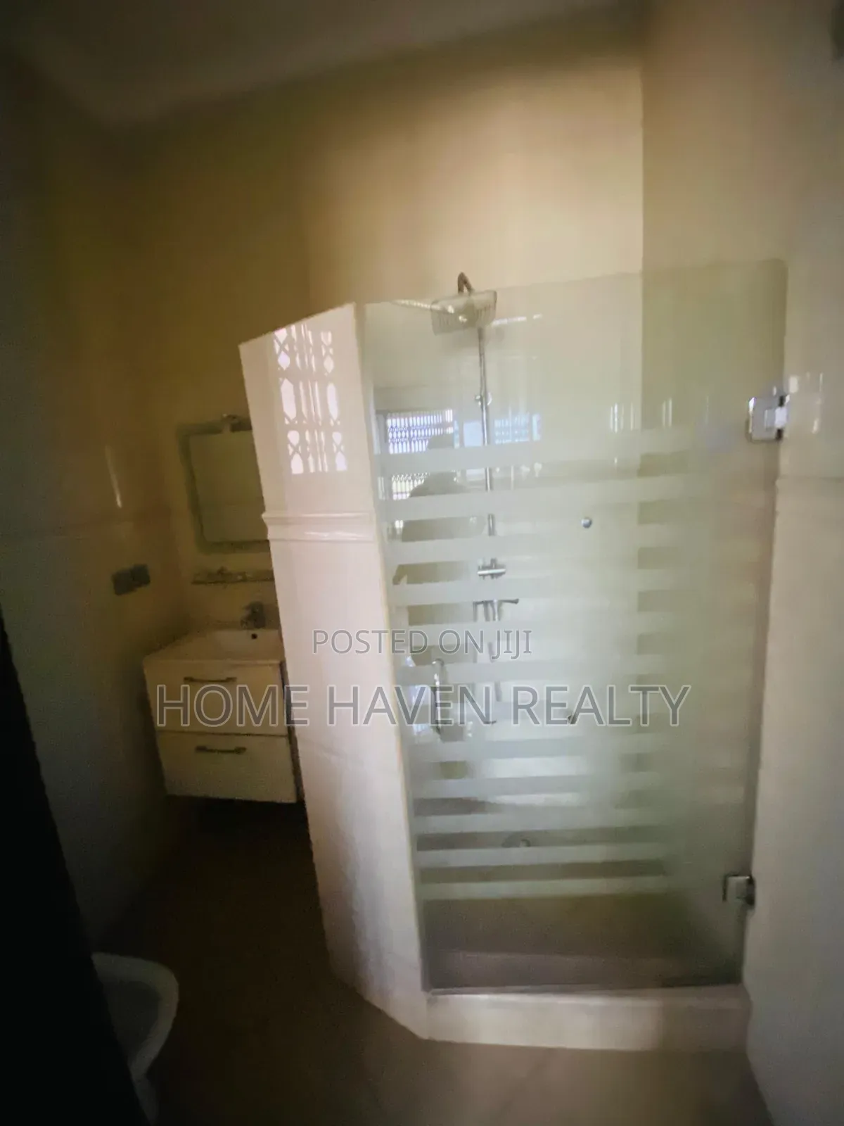 4bdrm House in Dome, Parakuo Estate for rent