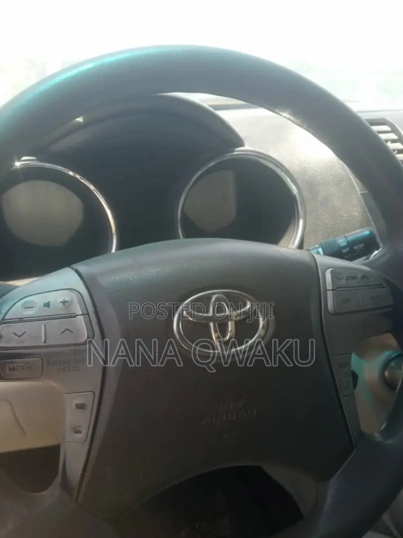 Toyota Highlander 2013 Gold