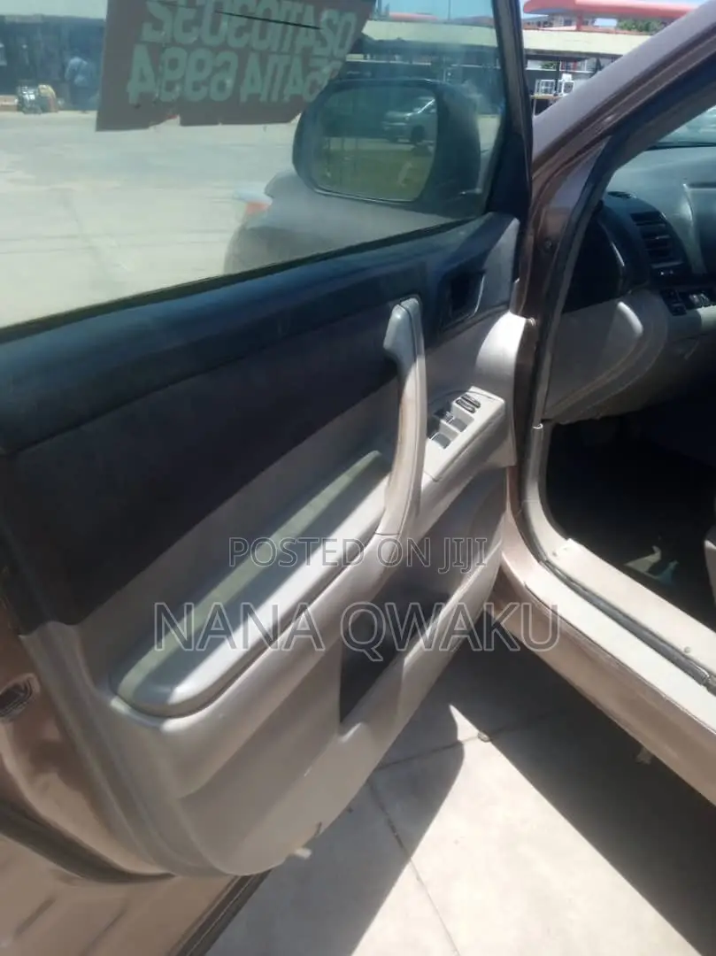 Toyota Highlander 2013 Gold