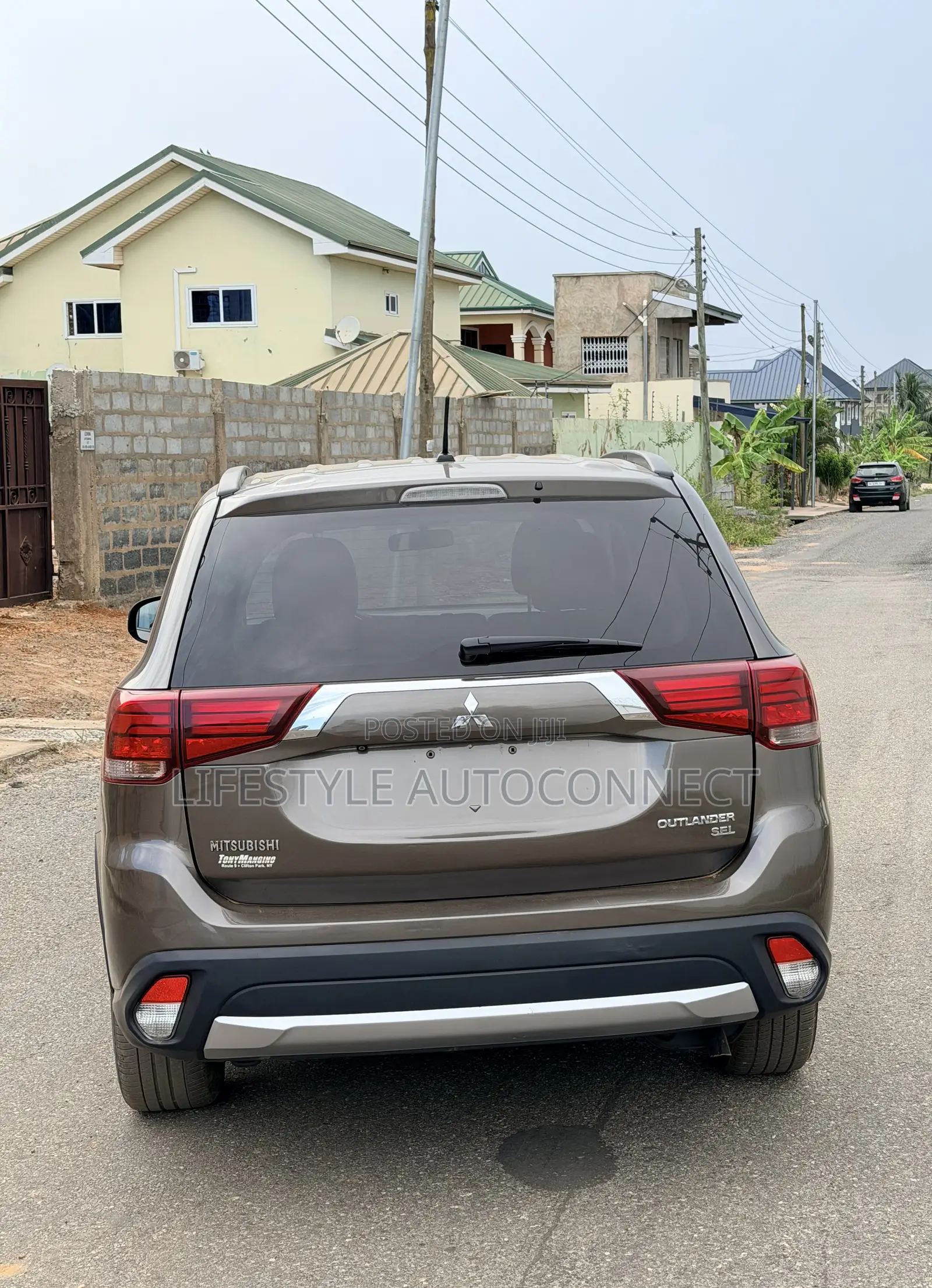 Mitsubishi Outlander 2016 Gold