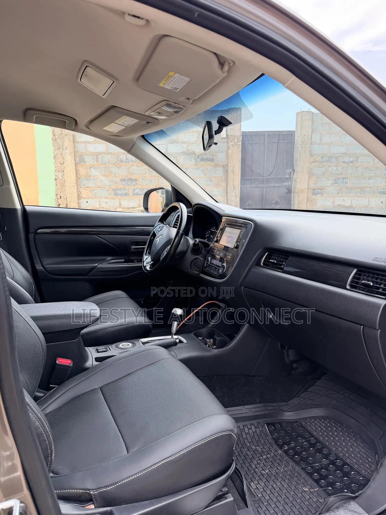 Mitsubishi Outlander 2016 Gold
