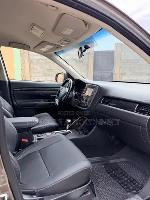 Mitsubishi Outlander 2016 Gold