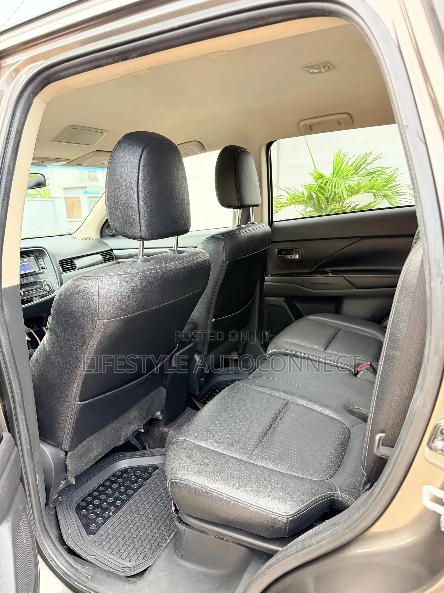 Mitsubishi Outlander 2016 Gold