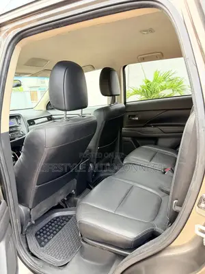 Mitsubishi Outlander 2016 Gold