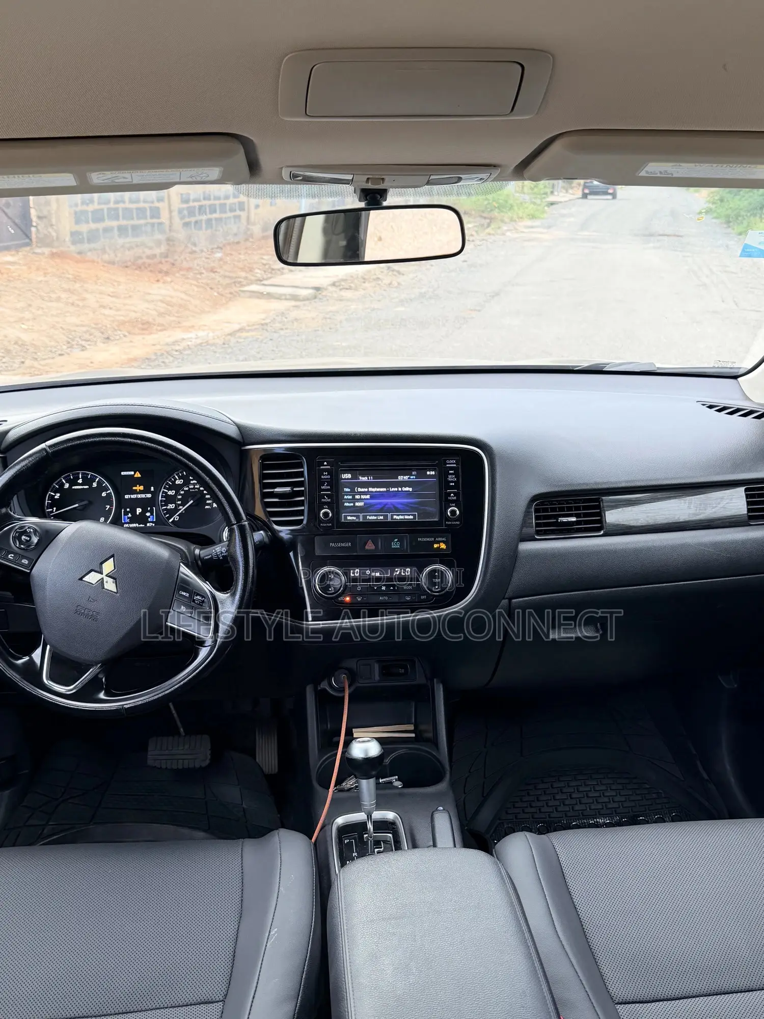 Mitsubishi Outlander 2016 Gold