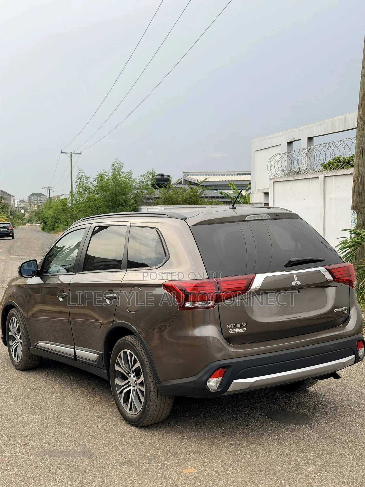 Mitsubishi Outlander 2016 Gold