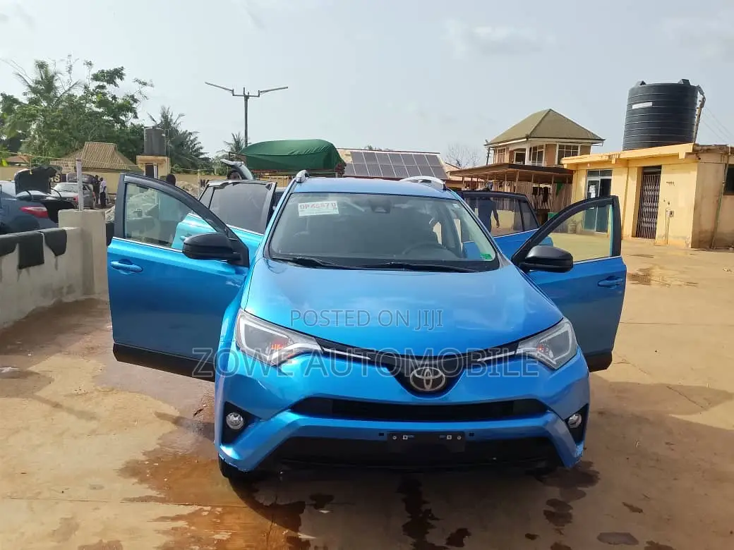 Toyota RAV4 LE AWD (2.5L 4cyl 6A) 2017 Blue