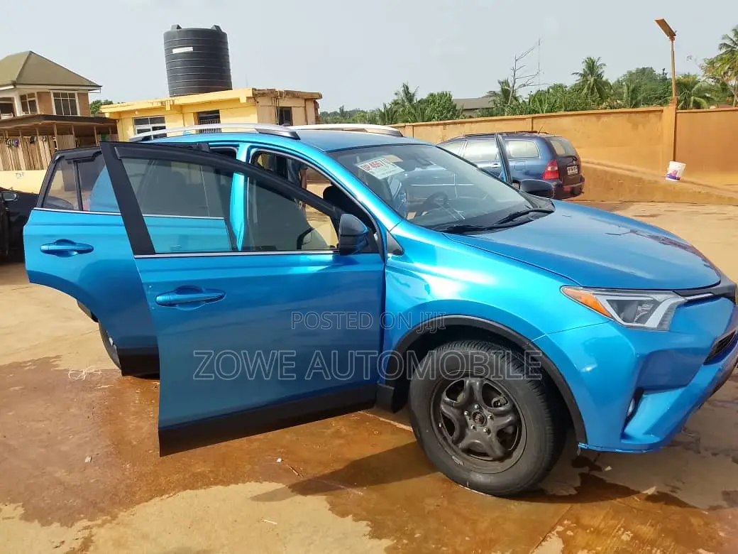 Toyota RAV4 LE AWD (2.5L 4cyl 6A) 2017 Blue