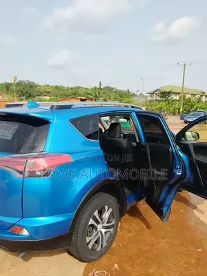 Toyota RAV4 LE AWD (2.5L 4cyl 6A) 2017 Blue