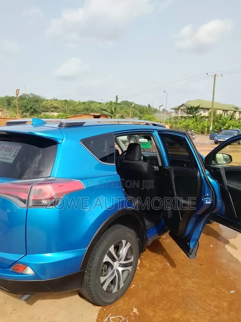 Toyota RAV4 LE AWD (2.5L 4cyl 6A) 2017 Blue
