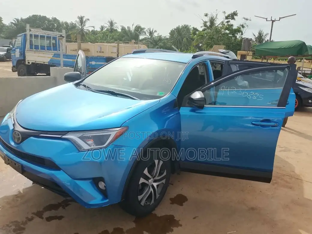 Toyota RAV4 LE AWD (2.5L 4cyl 6A) 2017 Blue