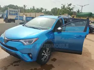 Toyota RAV4 LE AWD (2.5L 4cyl 6A) 2017 Blue