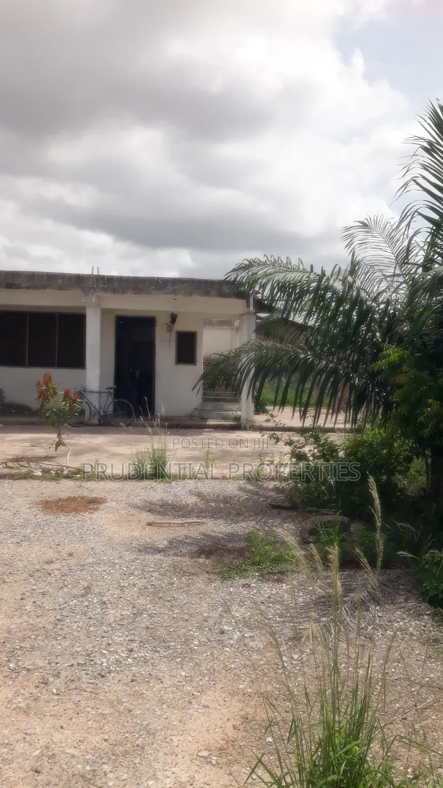 3bdrm House in Weija Junction for sale