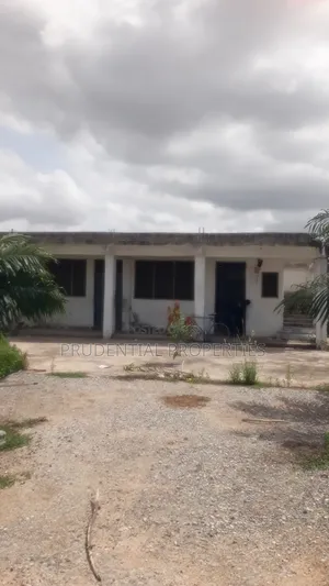 3bdrm House in Weija Junction for sale