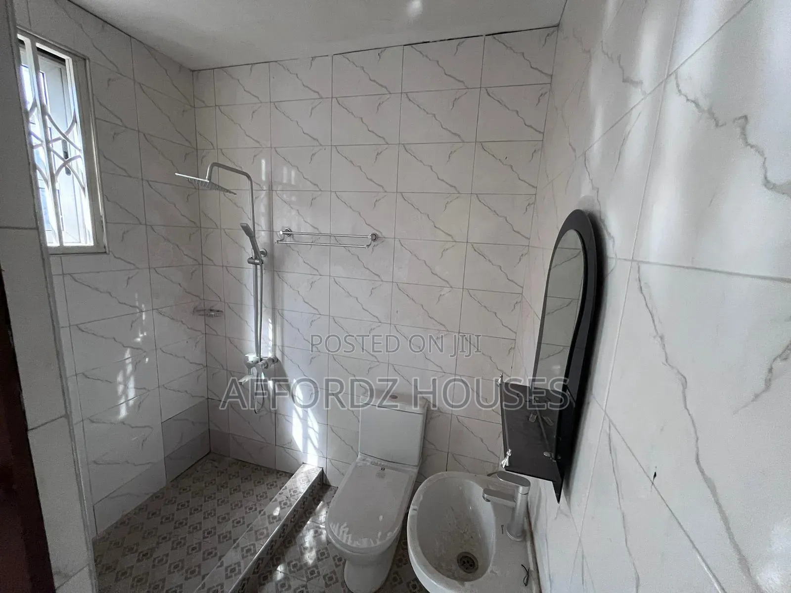 3bdrm Apartment in Mahatma Road, Tseaddo for rent