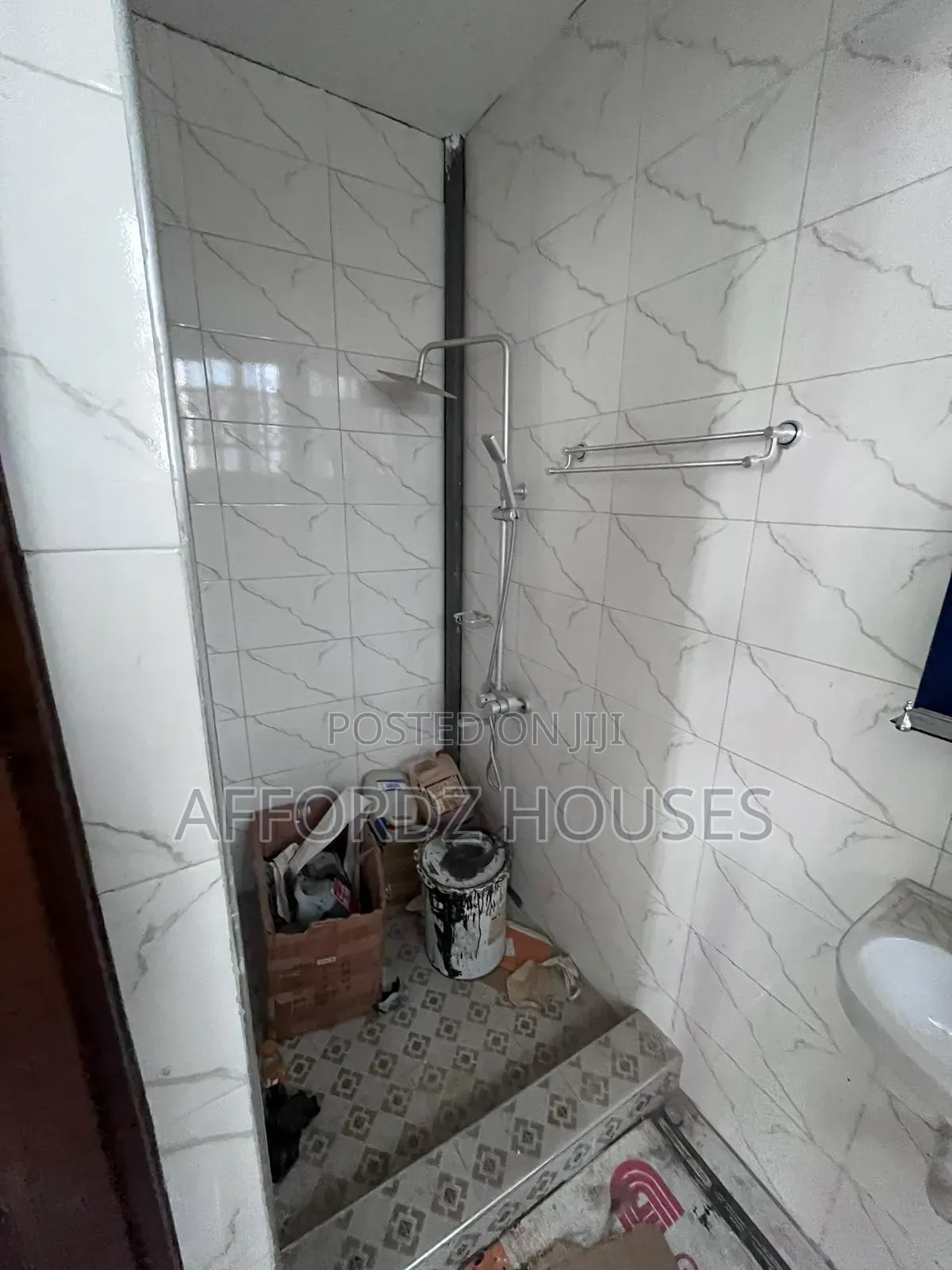 3bdrm Apartment in Mahatma Road, Tseaddo for rent