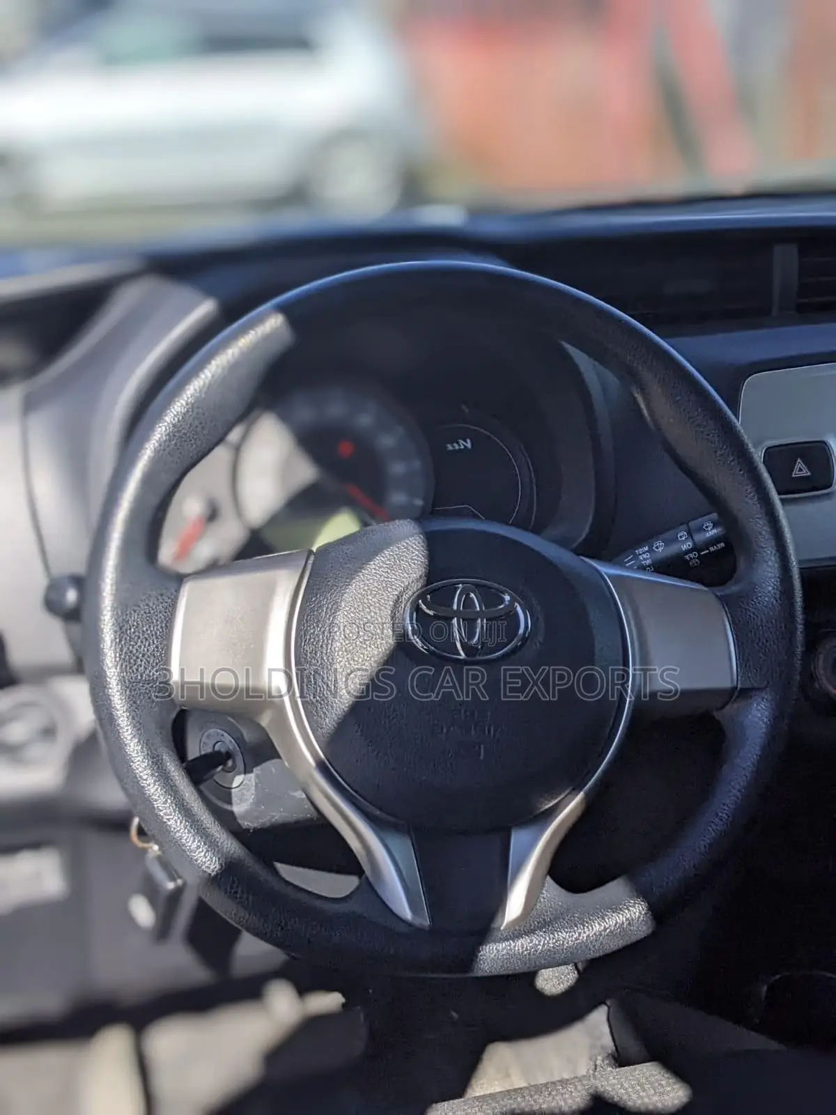 Toyota Vitz 1.3 AWD 5dr 2014 Gray