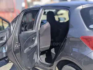 Toyota Vitz 1.3 AWD 5dr 2014 Gray