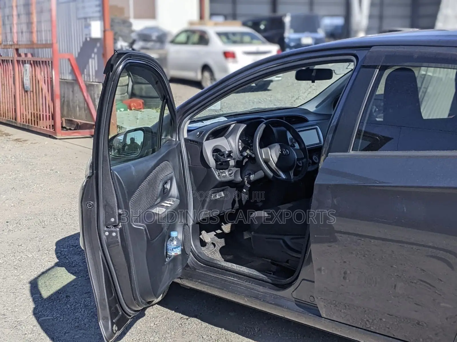 Toyota Vitz 1.3 AWD 5dr 2014 Gray