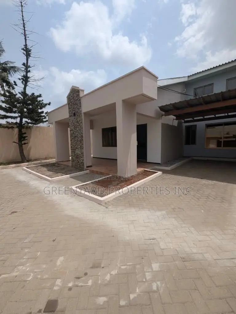 4bdrm House in Bawaleshie Rd, East Legon for rent