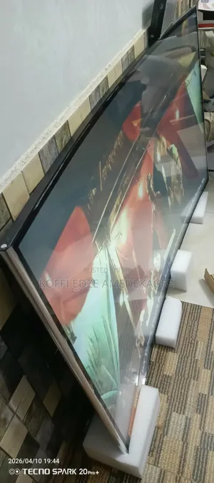 65" Smart Tv Cuvert Screen