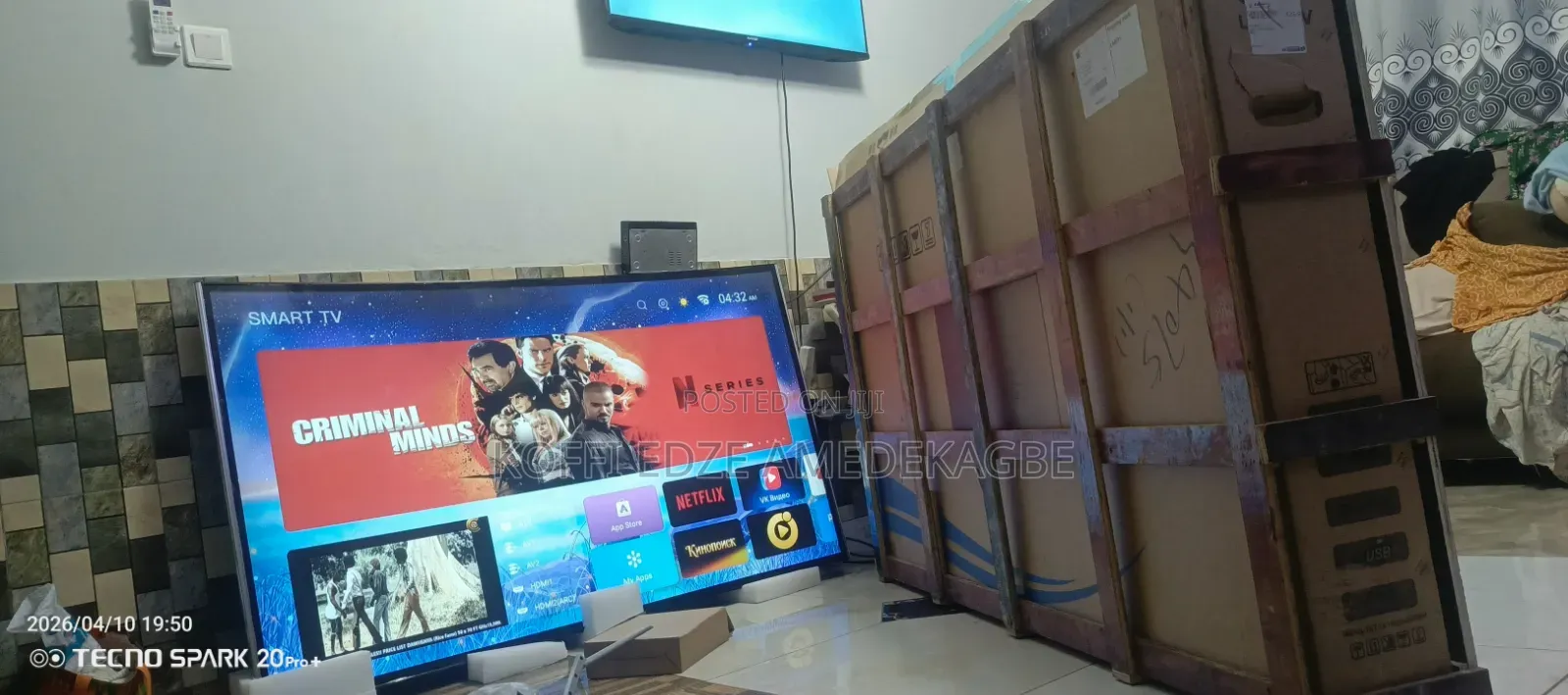 65" Smart Tv Cuvert Screen